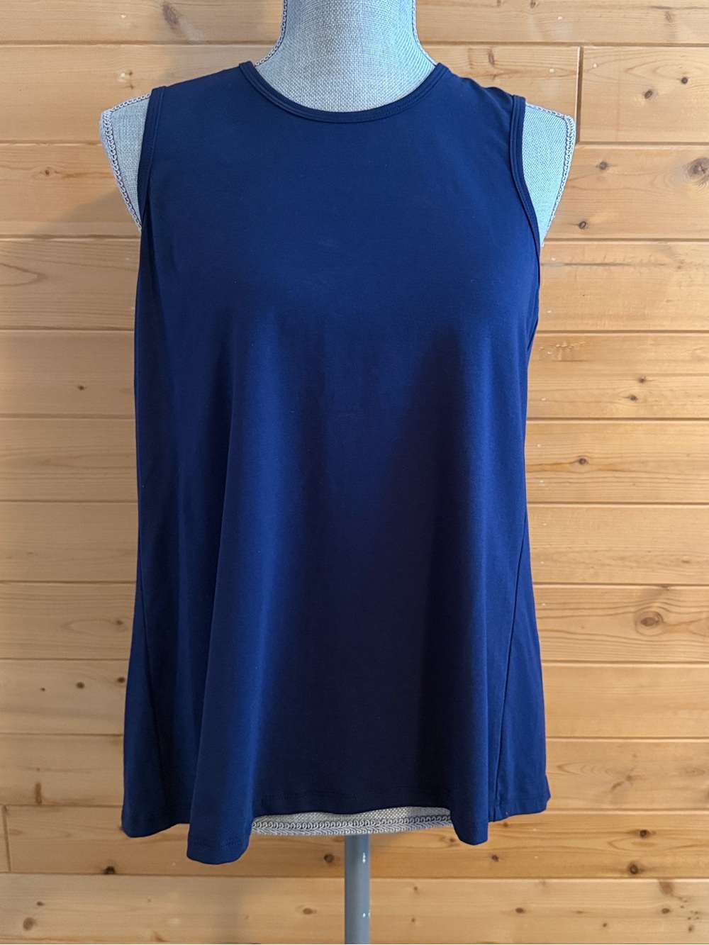 J. McLaughlin Saina Women's Navy Blue Open Sing Back Sleeveless Top Sz S
NWT